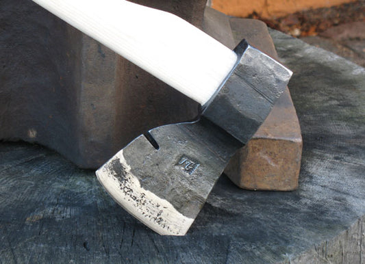 Zimmermannsaxt, Zimmermannsbeil mit Nagelzieher